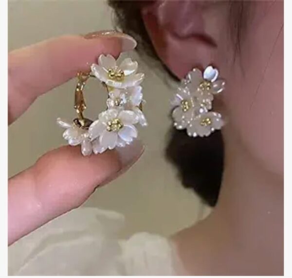 1O) Shining Diva Fashion Latest Sweet Romantic Elegant White Flower Hoop Earrings | Stylish Shell Resin Delicate Pearl Flower Zircon Earrings | Trendy Versatile Jewellery | Light Exquisite Luxury Jewellery (1O)