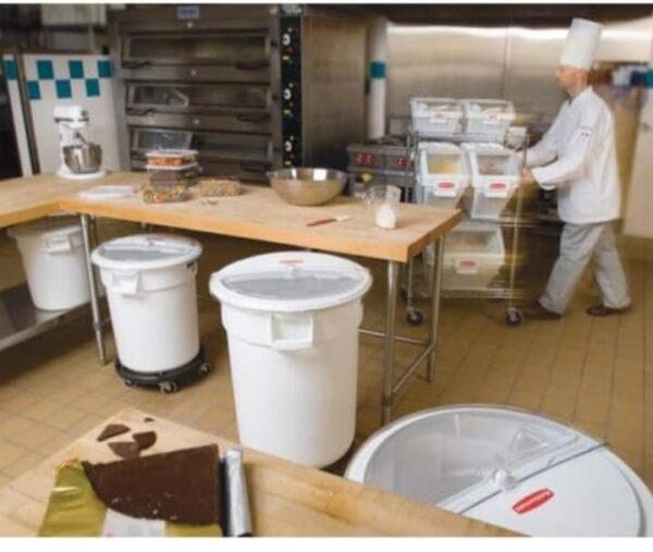 Rubbermaid Fg9G7800Wht Prosave Lid With Scoop For Brute 32 Gal (1548) - Image 3