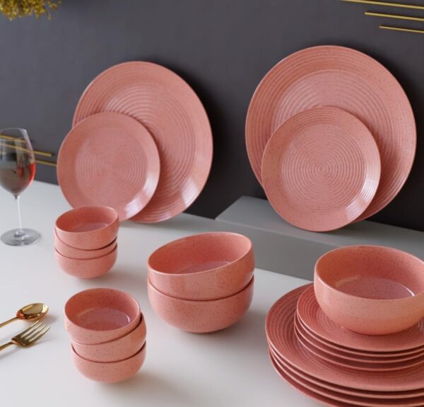 The Earth Store Spiral Pink Set of 20 Piece Ceramic Dinner Set, 6 Full Dinner Plates, 6 Quarter Plates, 6 Vegetable Bowls, 2 Snack Bowls | Microwave & Dishwasher Safe ( EK KATORI TUTA HAI)( 8592)