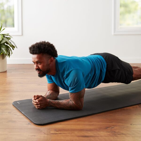 Amazon Basics 13mm Extra Thick NBR Yoga and Exercise Mat with Carrying Strap, Black  Minar damage - Image 4