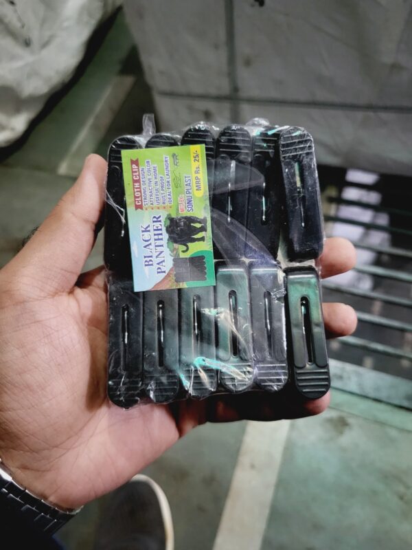 Clip black